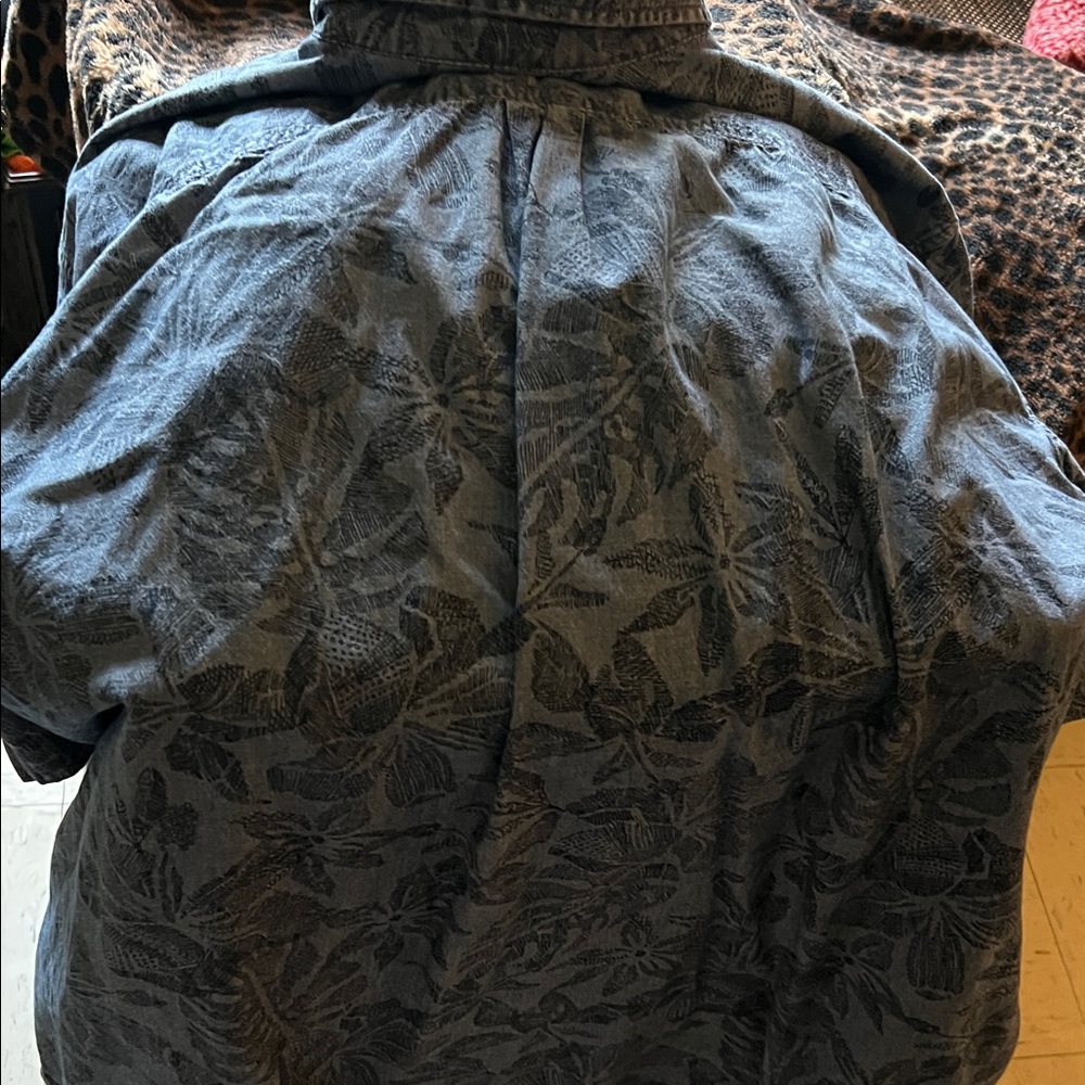 Stylish Blue Leaf Pattern Button-Down Shirt - image 6